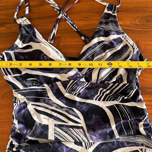 La Blanca Women's  Underwire Cross-wrap One Piece Swimsuit - Picture 3 of 10